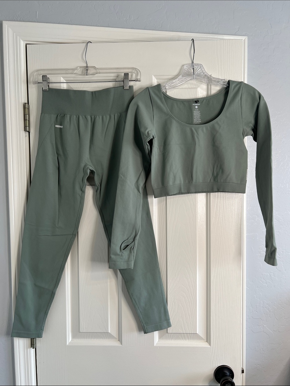 Secondleft sage green long sleeve crop & leggings set size large
